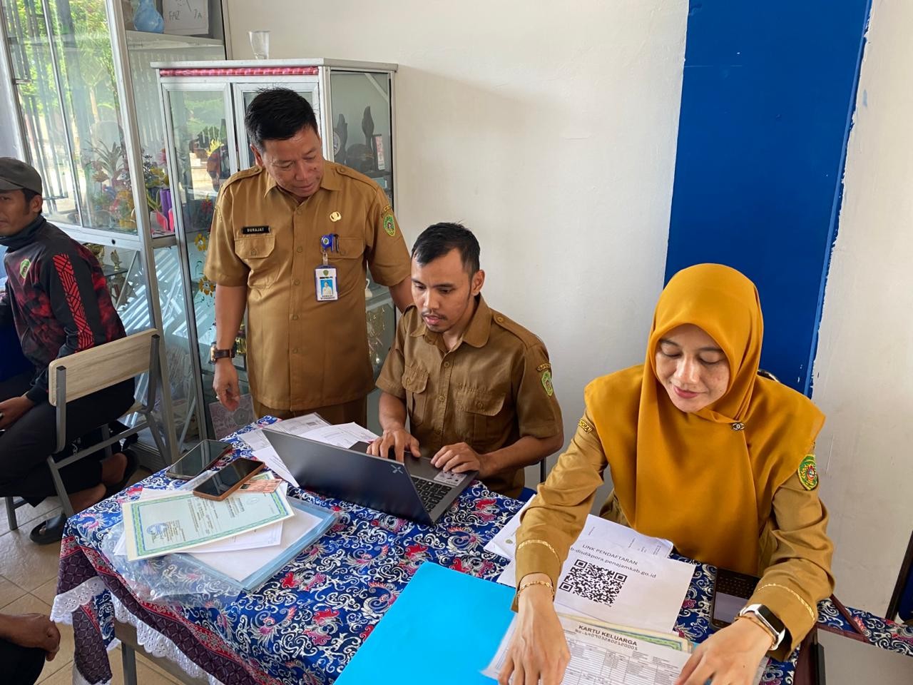 Monev Kegiatan SPMB Hari ke-II, Sekdisdikpora Pastikan Kelancaran SPMB  di Beberapa Sekolah.